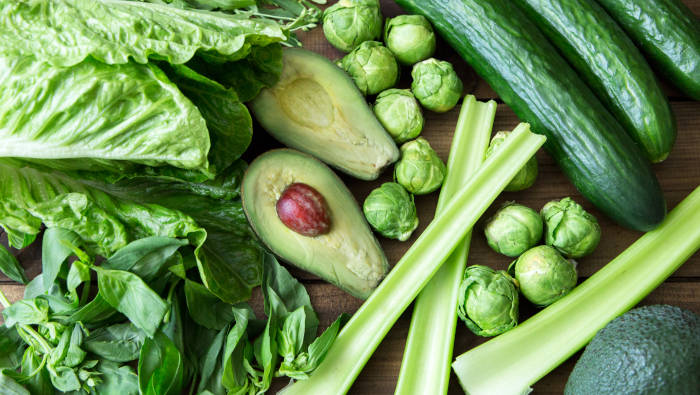 Folsäure und Folate - frische grüne Gemüse und Salate als Hauptquelle